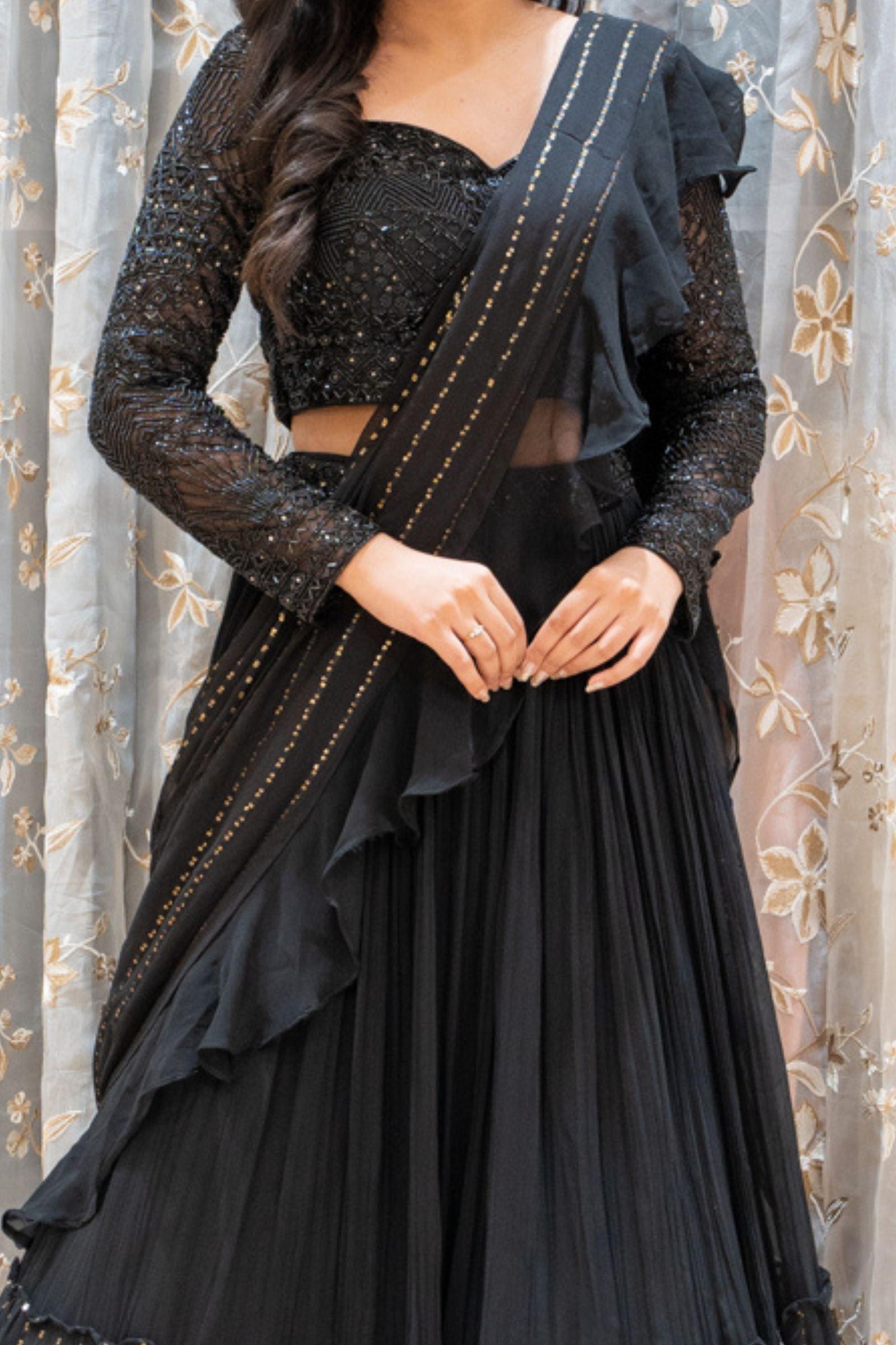 Kerala Kasavu Pavadai (skirt) with Crop top with Kathakali theme and L –  Tajaani Designs